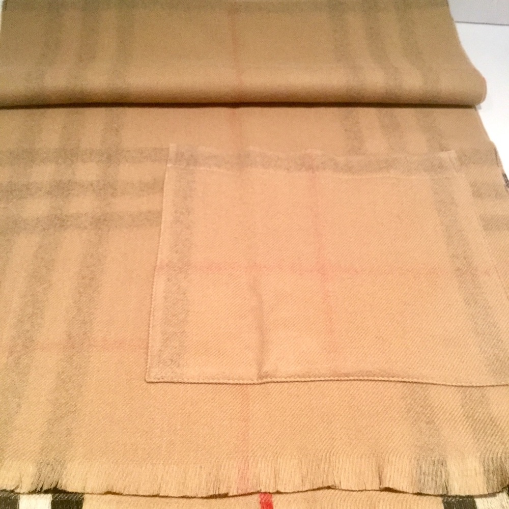 BURBERRY ST. HELEN REVERSIBLE POCKET STOLE/ SCARF. - Picture 7 of 10
